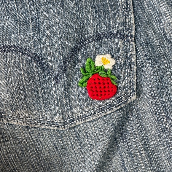 Levi’s cutoff Shorts Festival Denim Tree & Berry Appliqué SZ 4 - Picture 3 of 6